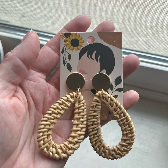 🟢handmade Wickard bohemian style dangle earring - Picture 2 of 2